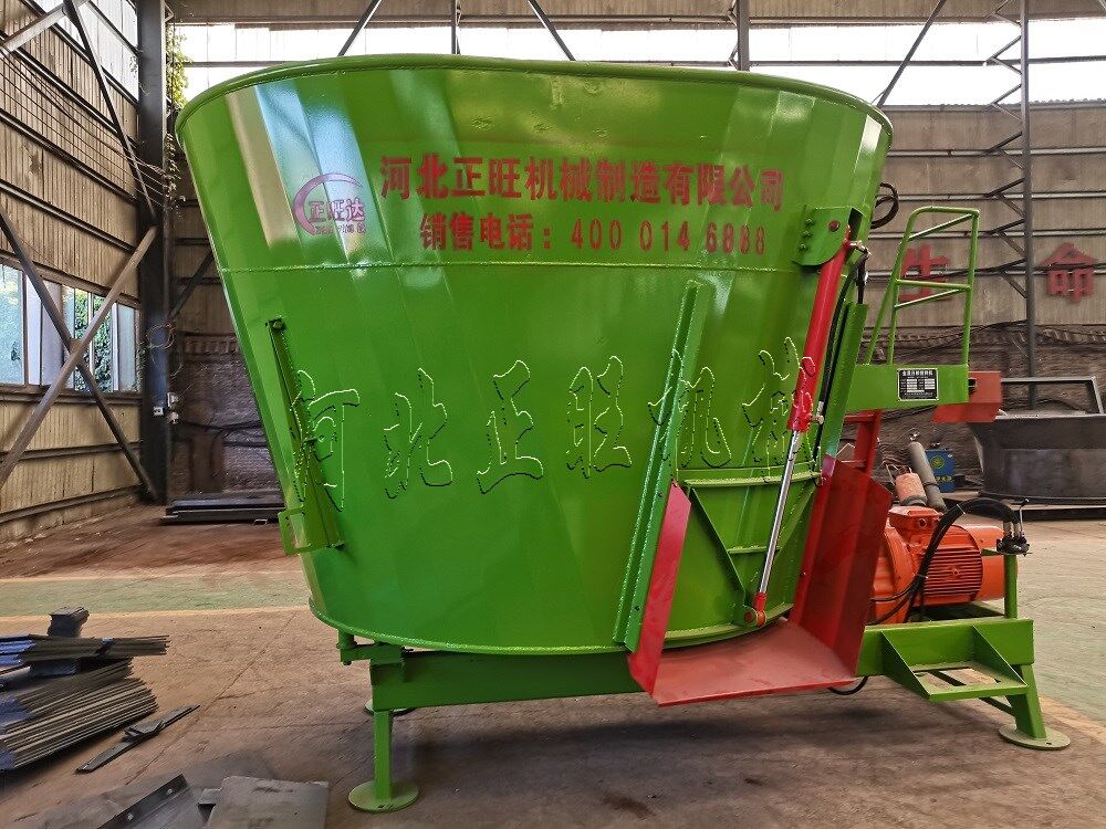 12方立式飼料攪拌機工作視頻